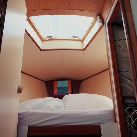 Cozy Lisbon Marina Sleepaboard - Sail Away Hotel Exterior foto