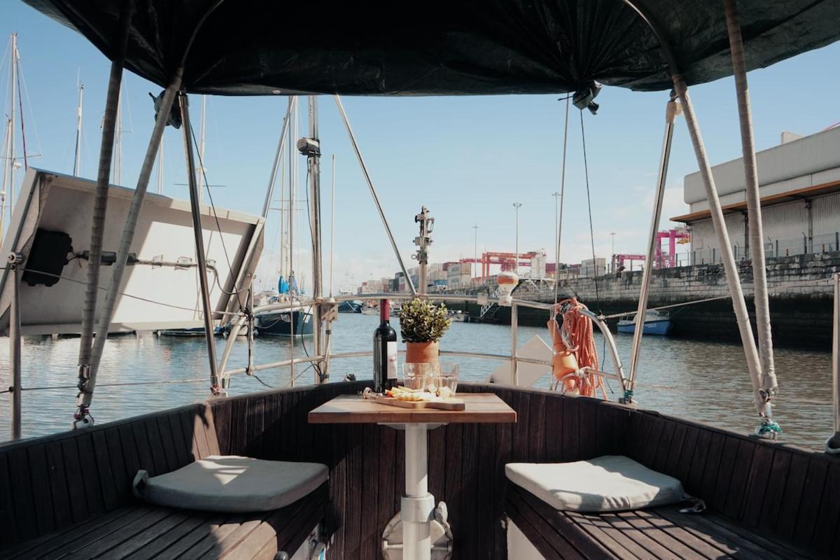 Cozy Lisbon Marina Sleepaboard - Sail Away Hotel Exterior foto